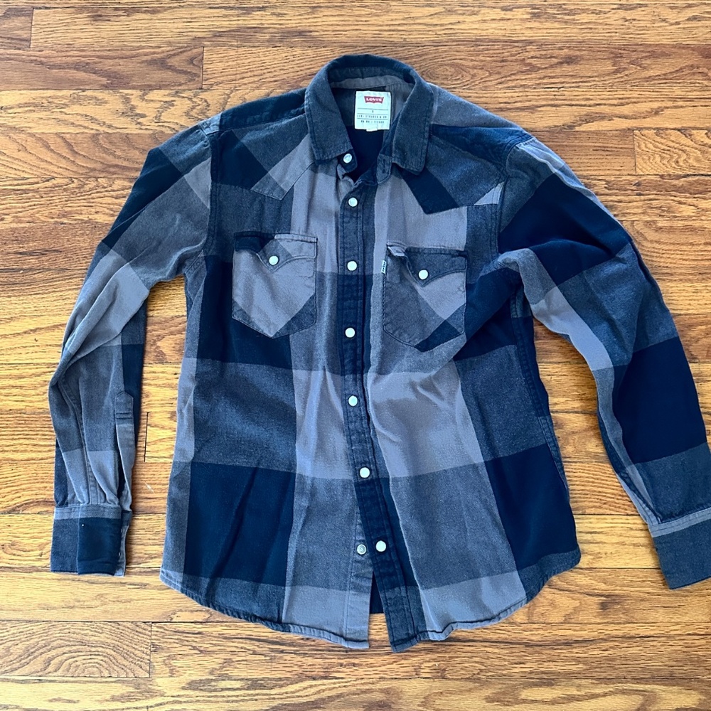 Lot of two Levi's Women's Pearl Snap Western Flannel Shirts, Small - Picture 7 of 7